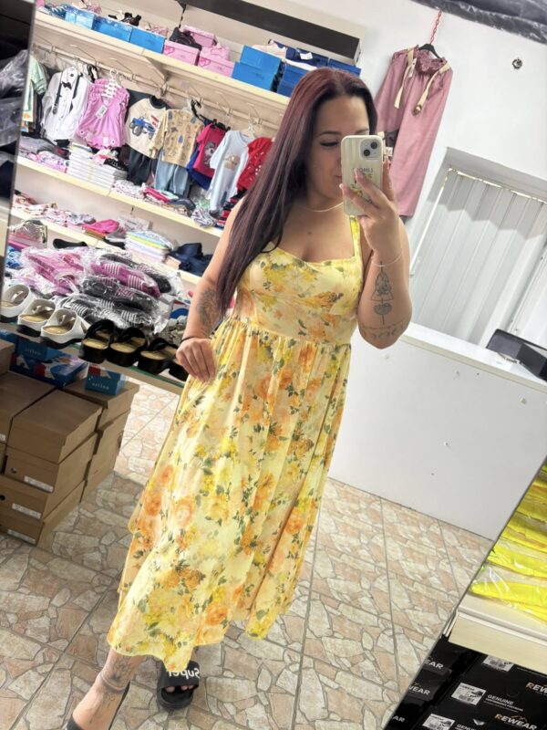 Sárga virágmintás midi–maxi ruha